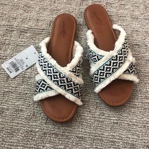 Universal Thread Sandals